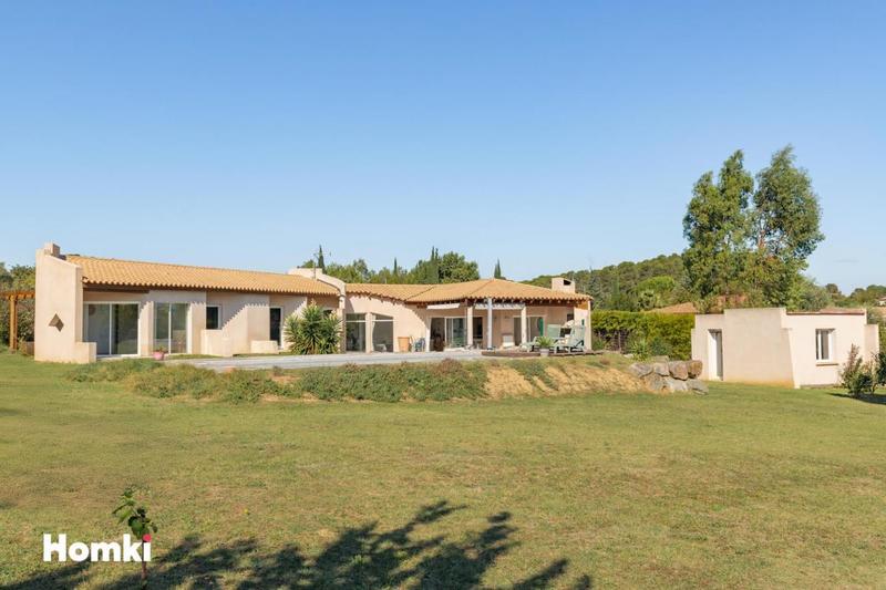 Maison - 214 m² - 7 pièces