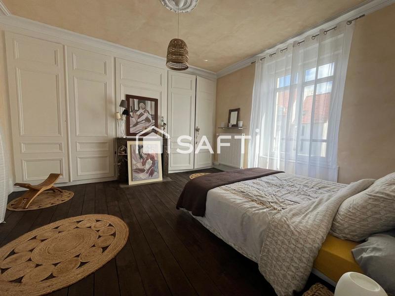 Maison - 211 m² - 8 pièces