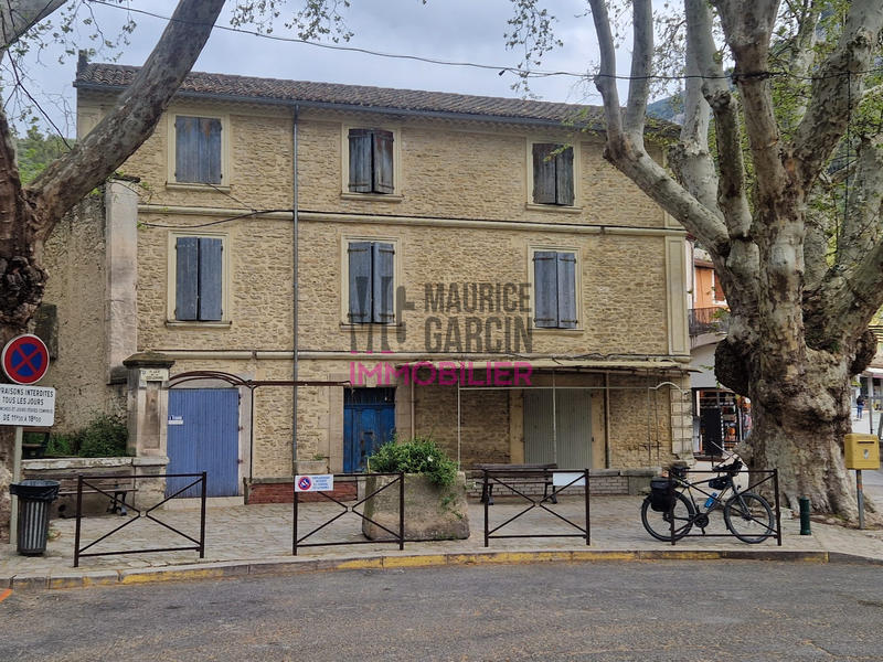 Maison - 454 m² - 9 pièces