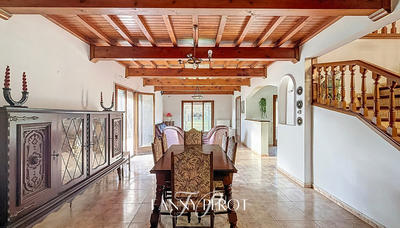 Maison - 220 m² - 8 pièces