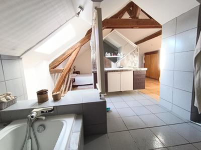 Maison - 202 m² - 8 pièces