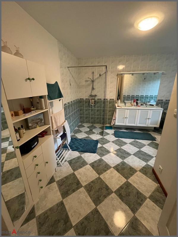 Maison - 222 m² - 10 pièces