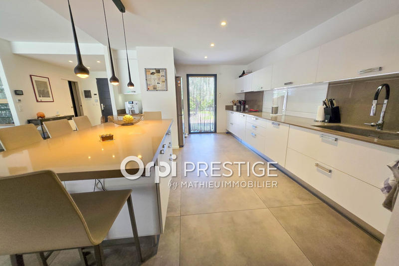 Maison - 193 m² - 6 pièces