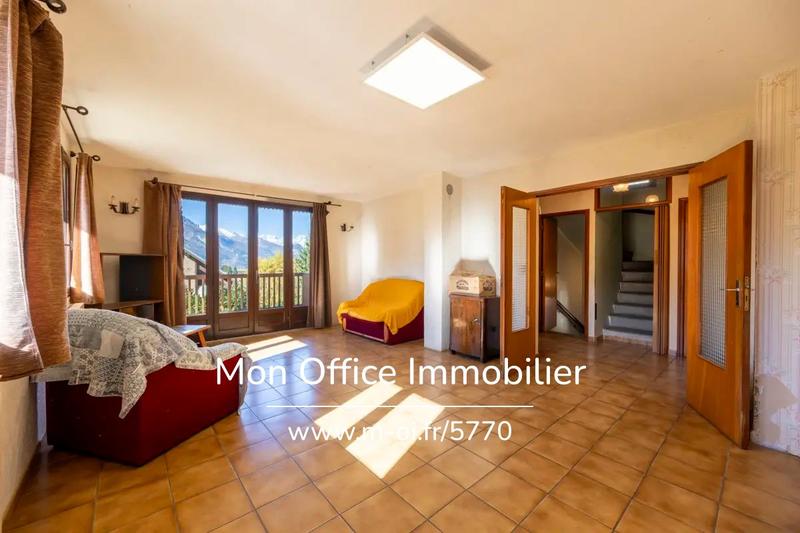 Maison - 210 m² - 7 pièces