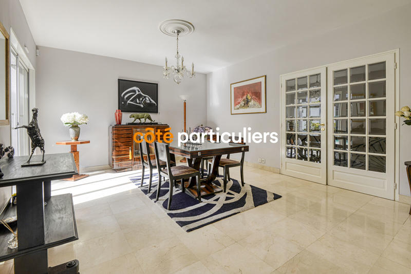 Maison - 268 m² - 10 pièces