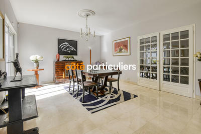 Maison - 268 m² - 10 pièces