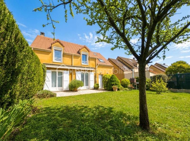 Maison - 121 m² - 6 pièces