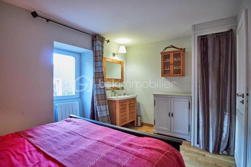 Maison en pierre - 180 m² - 11 pièces