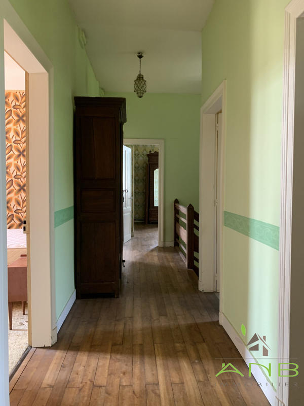 Maison - 250 m² - 13 pièces