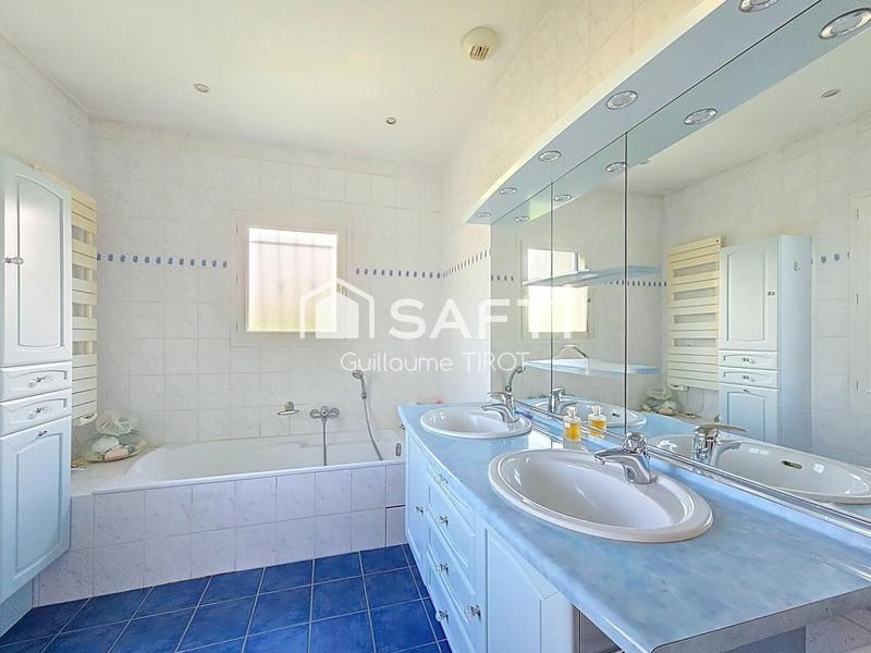 Maison - 246 m² - 7 pièces