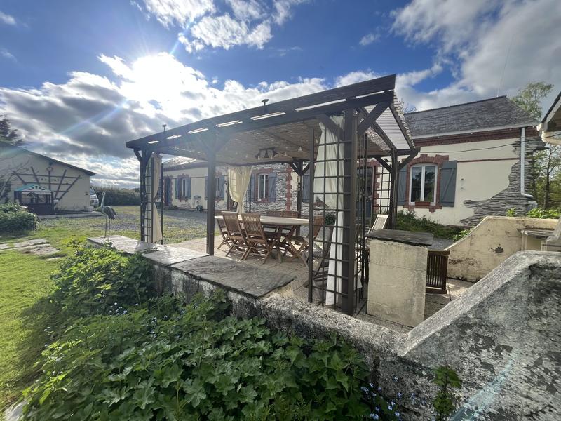 Maison - 198 m² - 8 pièces