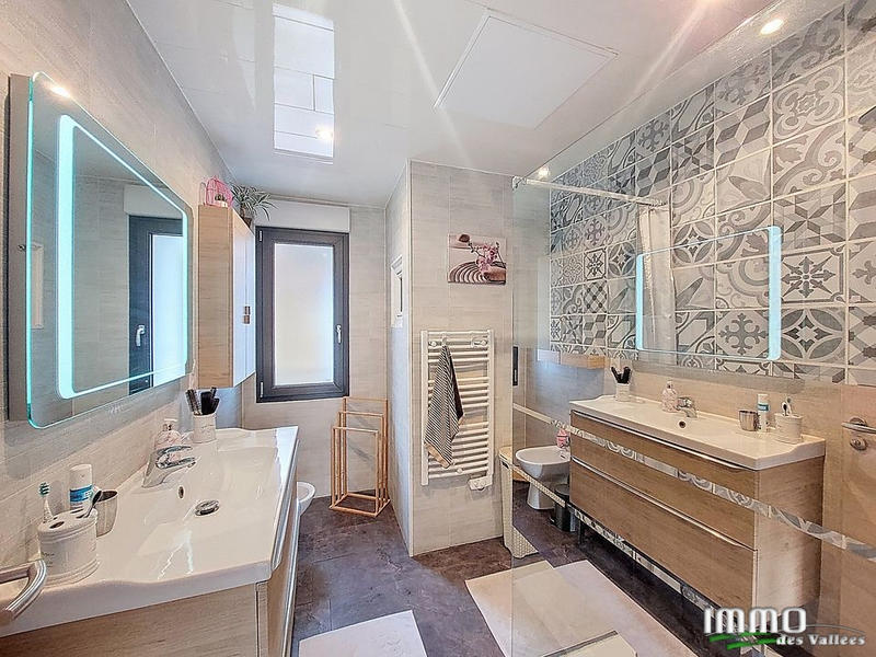 Maison - 90 m² - 5 pièces