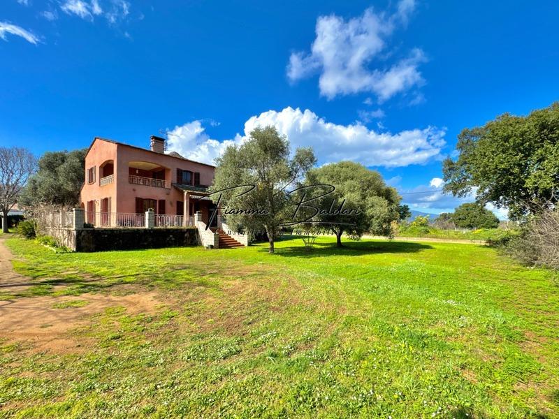 Maison - 206 m² - 7 pièces