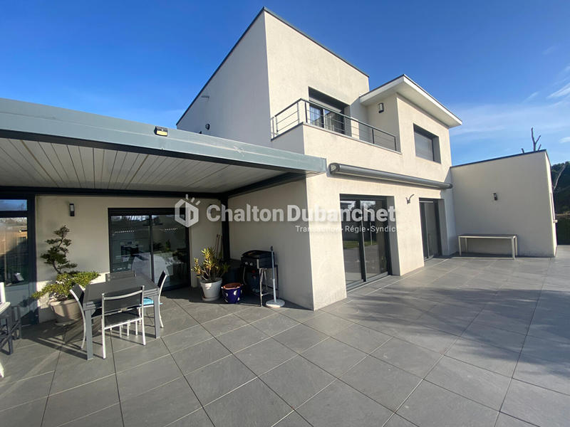 Maison - 200 m² - 8 pièces