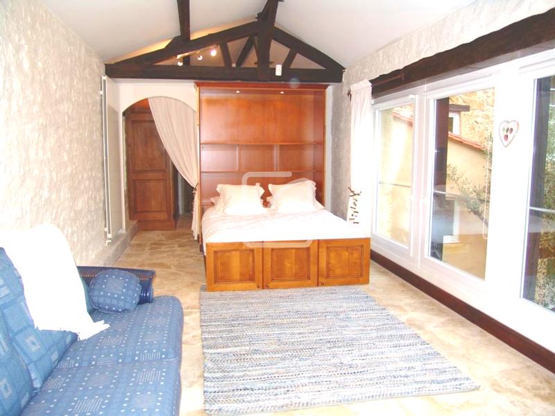 Maison - 330 m² - 12 pièces