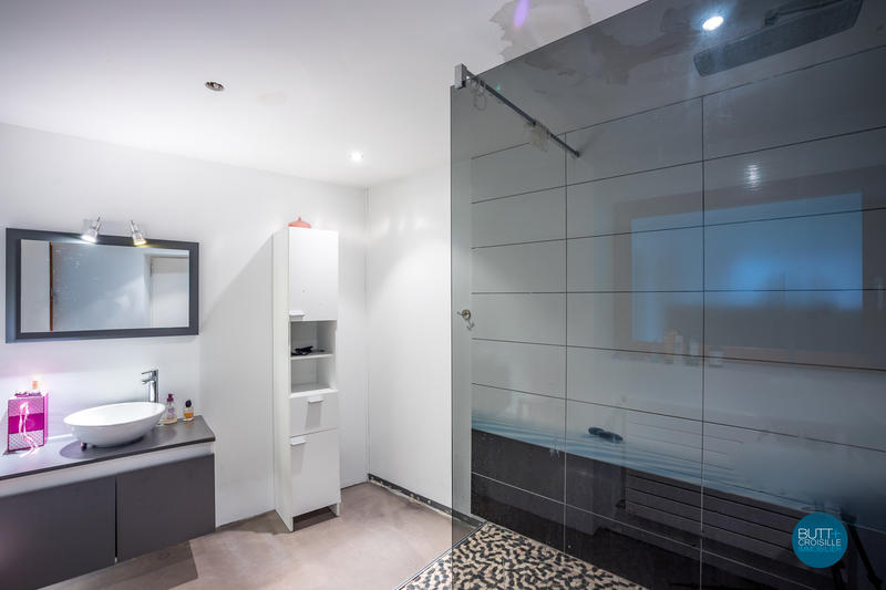 Maison - 390 m² - 11 pièces