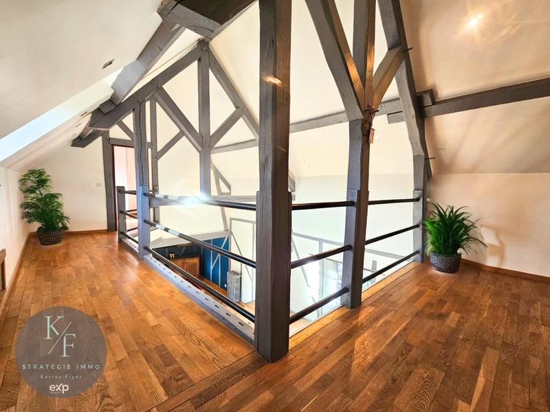 Maison - 210 m² - 6 pièces