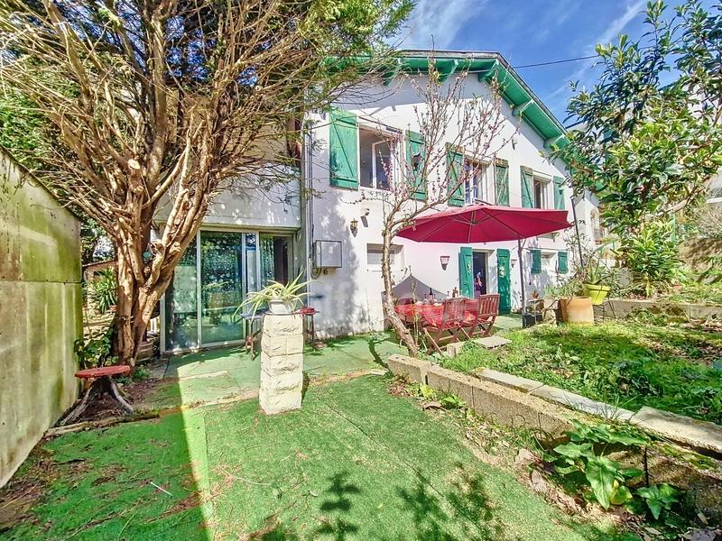 Local commercial - 193 m² - 7 pièces