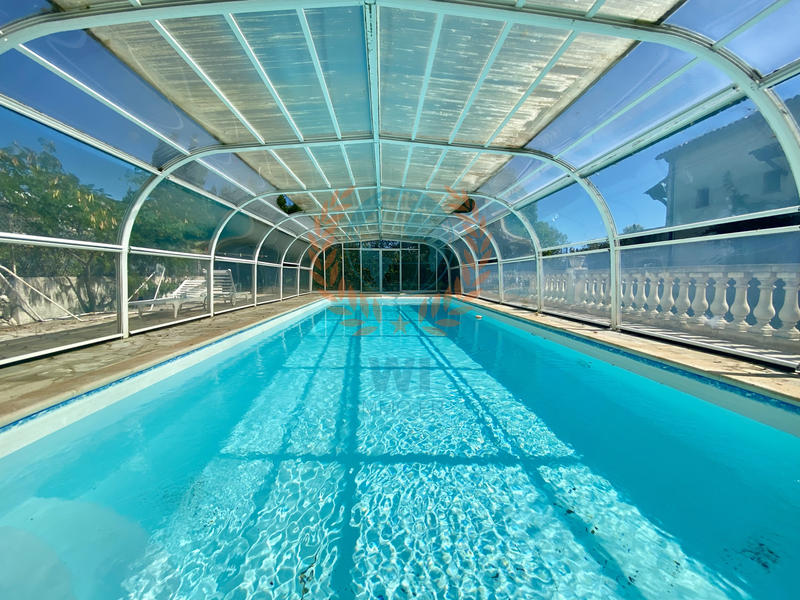 Maison - 420 m² - 17 pièces