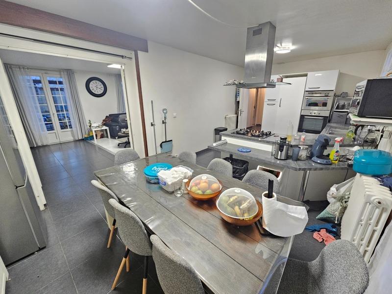 Maison - 180 m² - 9 pièces