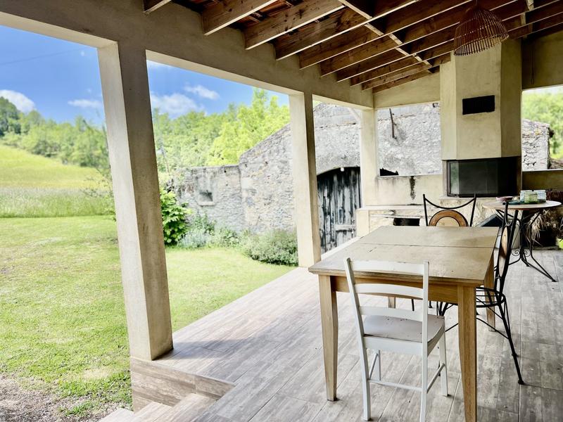 Maison traditionnelle - 222 m² - 6 pièces