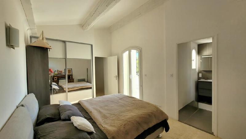 Maison - 242 m² - 9 pièces