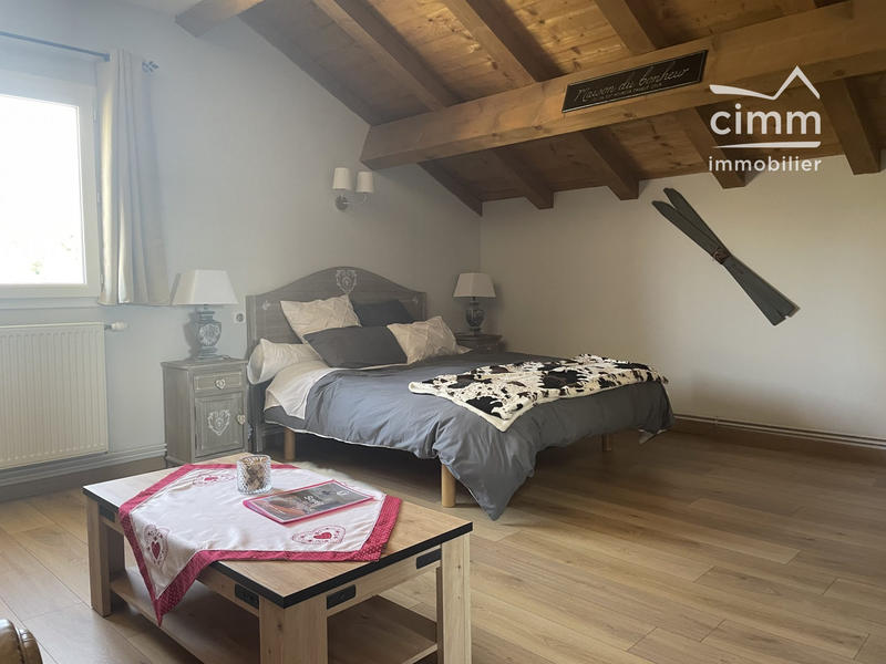 Maison - 303 m² - 7 pièces