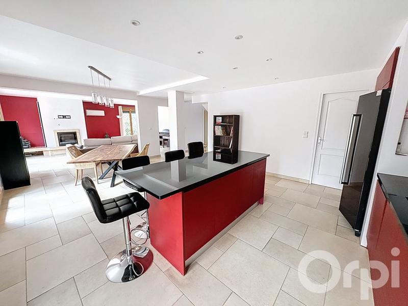 Maison - 137 m² - 5 pièces