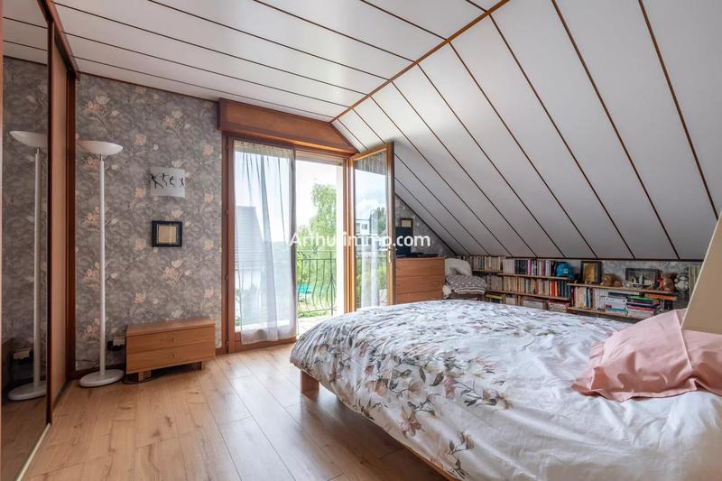 Maison - 200 m² - 8 pièces