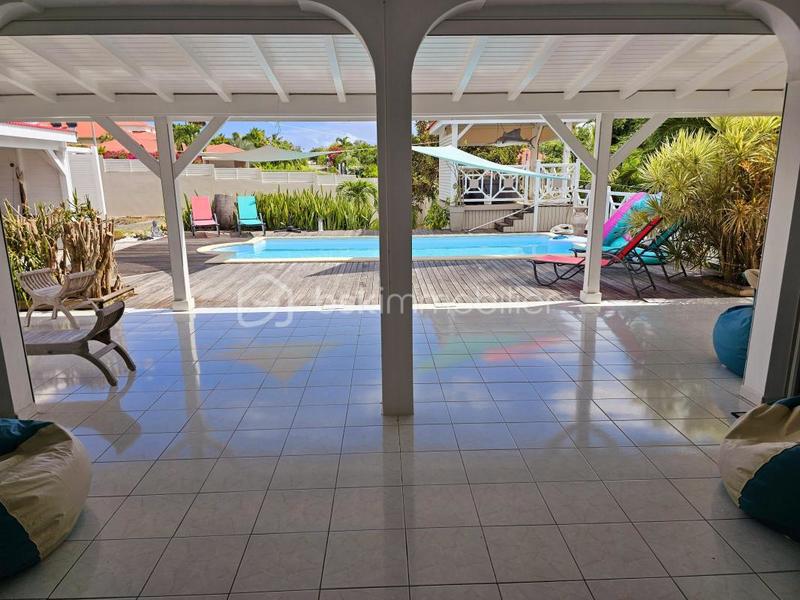 Propriété - 211 m² - 7 pièces