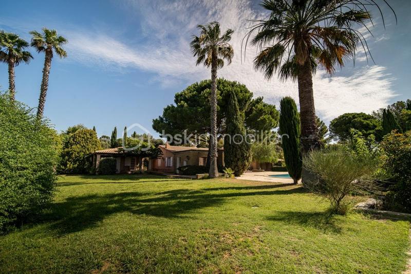 Propriété - 350 m² - 11 pièces