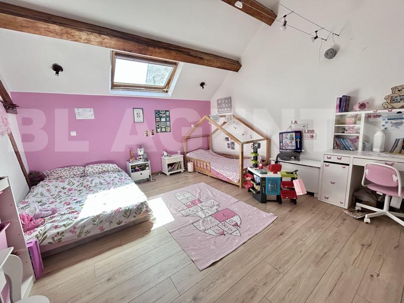 Maison traditionnelle - 199 m² - 7 pièces