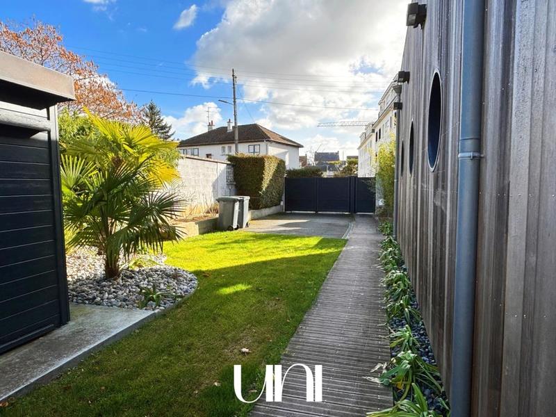 Maison - 210 m² - 6 pièces