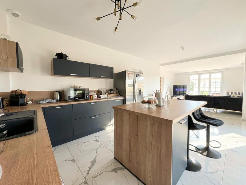 Maison traditionnelle - 160 m² - 6 pièces