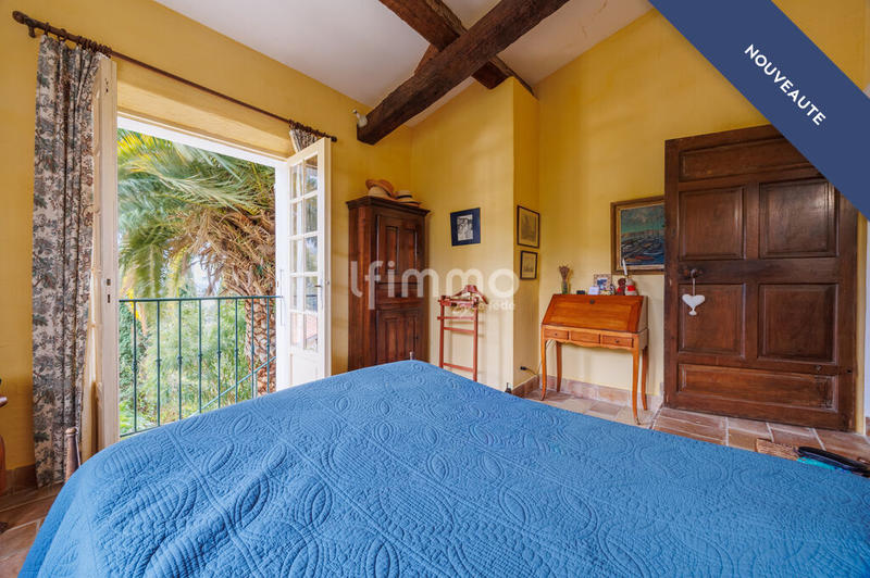 Maison - 260 m² - 10 pièces