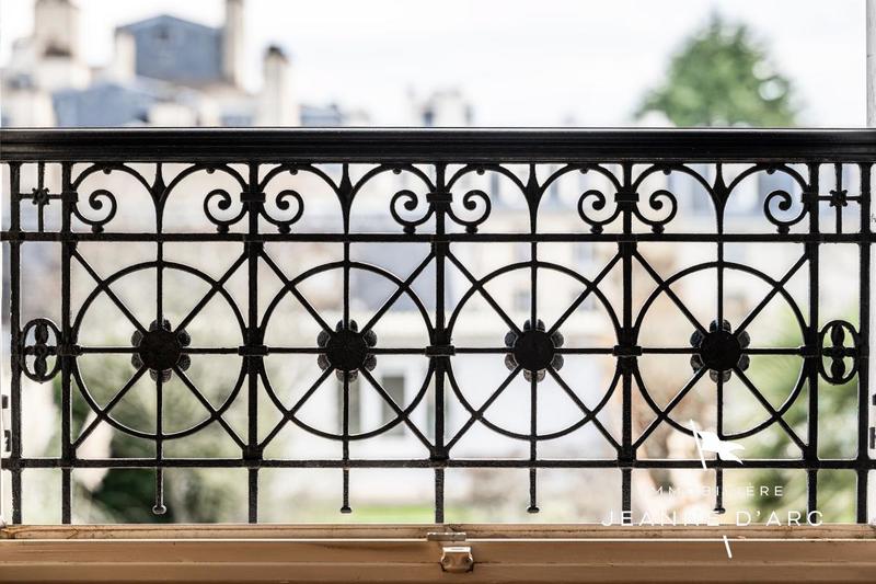 Maison - 238 m² - 8 pièces