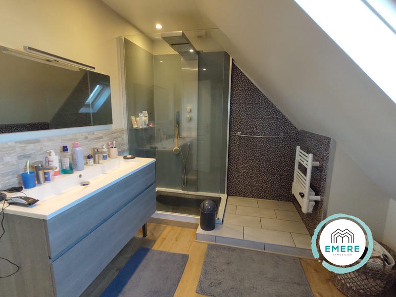 Maison - 99 m² - 5 pièces