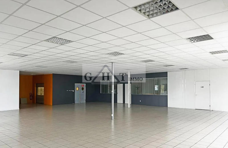 Entrepôt - 972 m²