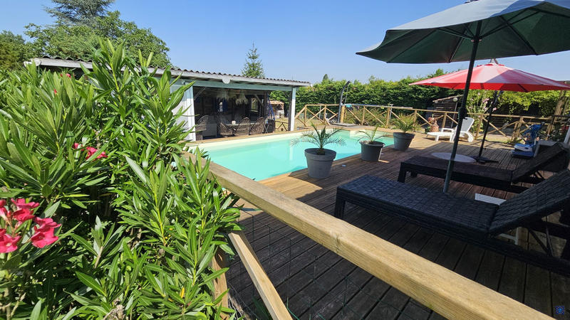 Maison contemporaine - 273 m² - 9 pièces