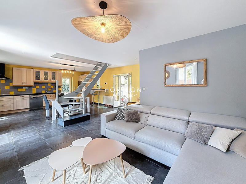 Maison - 183 m² - 6 pièces