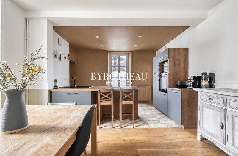 Maison - 220 m² - 8 pièces