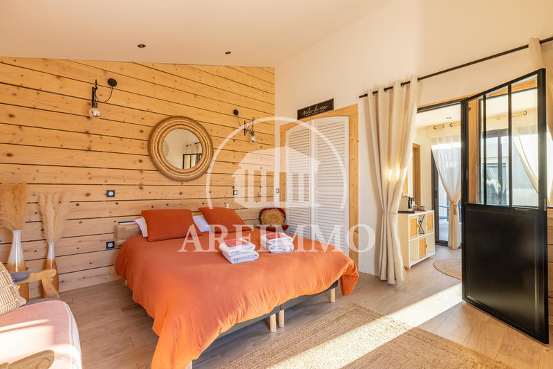 Maison - 228 m² - 11 pièces