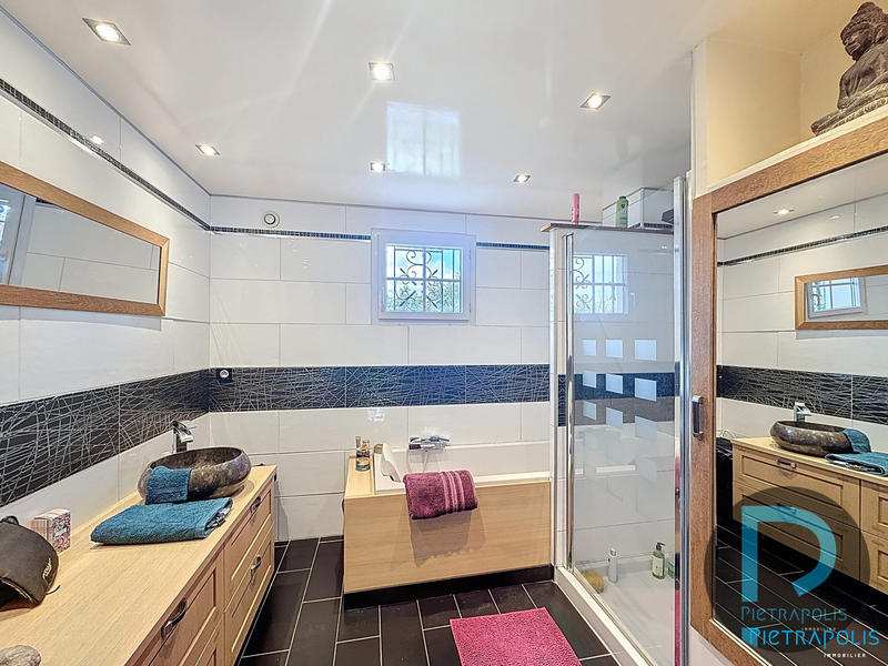 Villa - 183 m² - 5 pièces