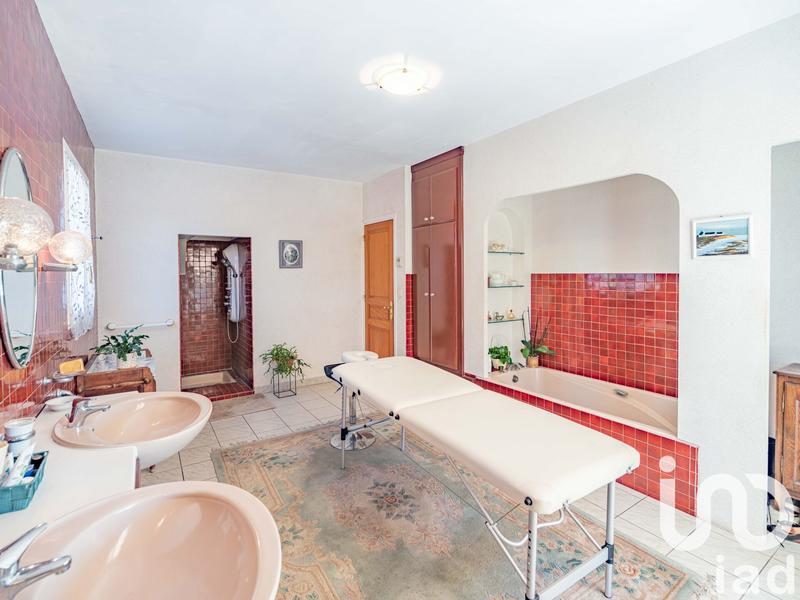 Maison - 230 m² - 7 pièces