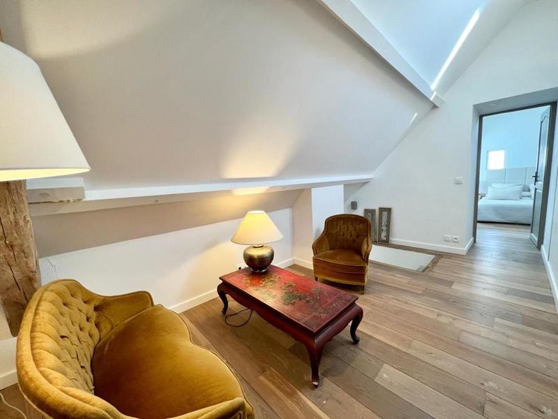 Maison - 300 m² - 7 pièces