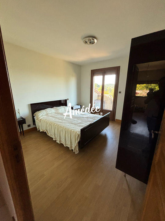 Maison traditionnelle - 193 m² - 6 pièces