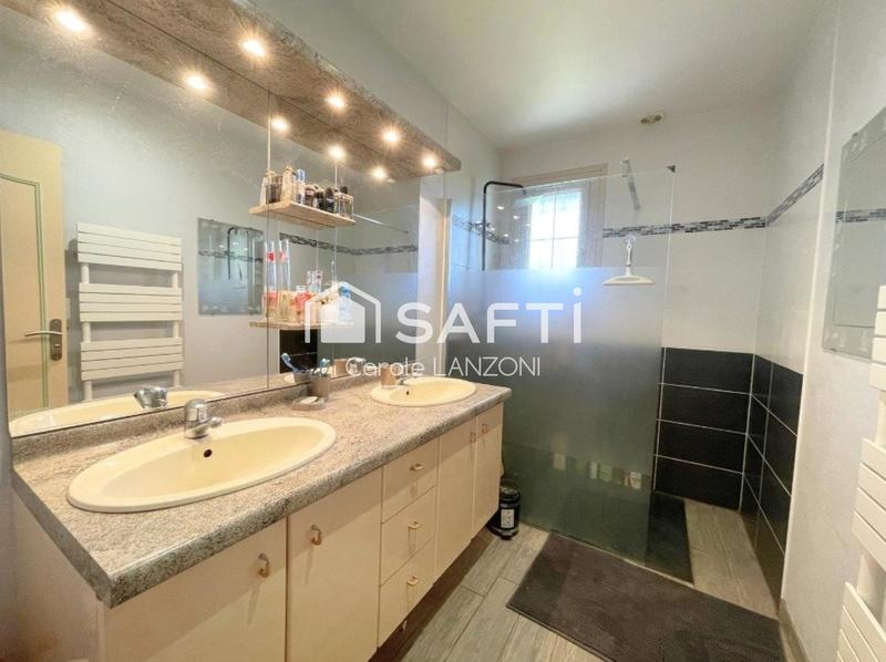 Maison - 138 m² - 7 pièces