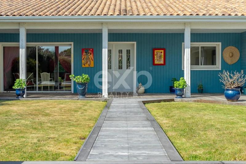 Maison - 295 m² - 12 pièces