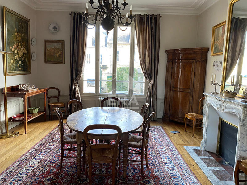 Maison - 379 m² - 15 pièces