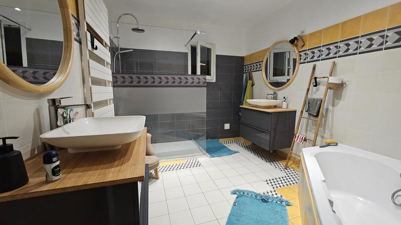 Maison - 340 m² - 12 pièces